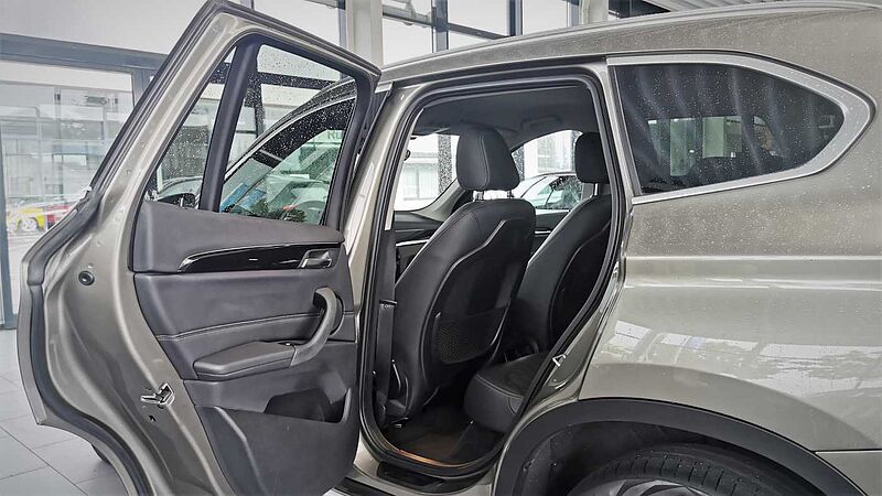 BMW X1 xDrive20d xLine, AHK, LED, 1HD