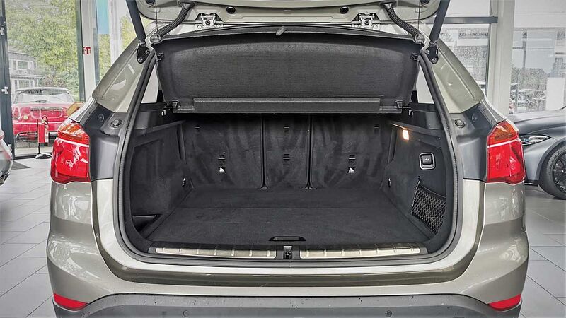 BMW X1 xDrive20d xLine, AHK, LED, 1HD