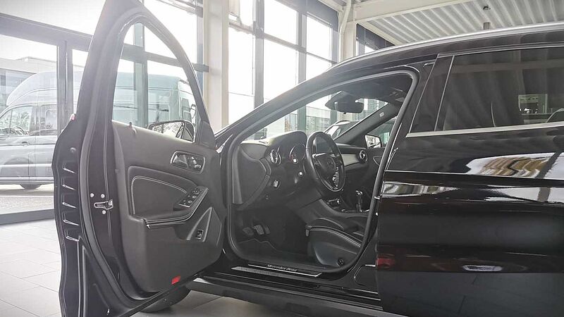 Mercedes-Benz GLA 180 Urban AHK | DAB | RFK