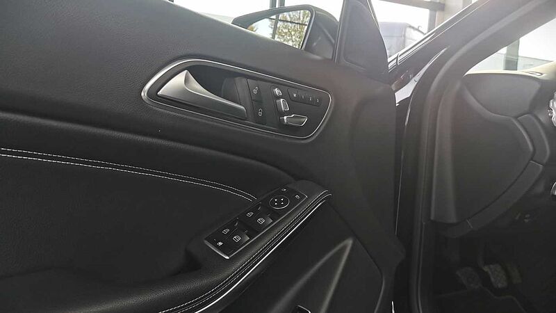 Mercedes-Benz GLA 180 Urban AHK | DAB | RFK
