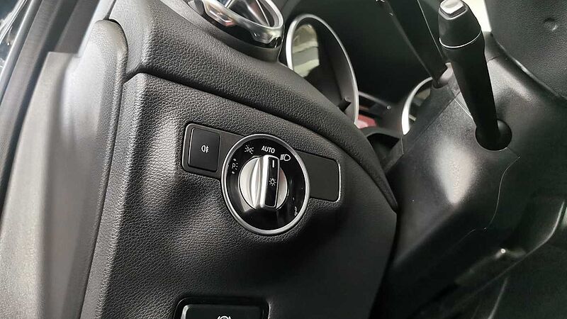 Mercedes-Benz GLA 180 Urban AHK | DAB | RFK