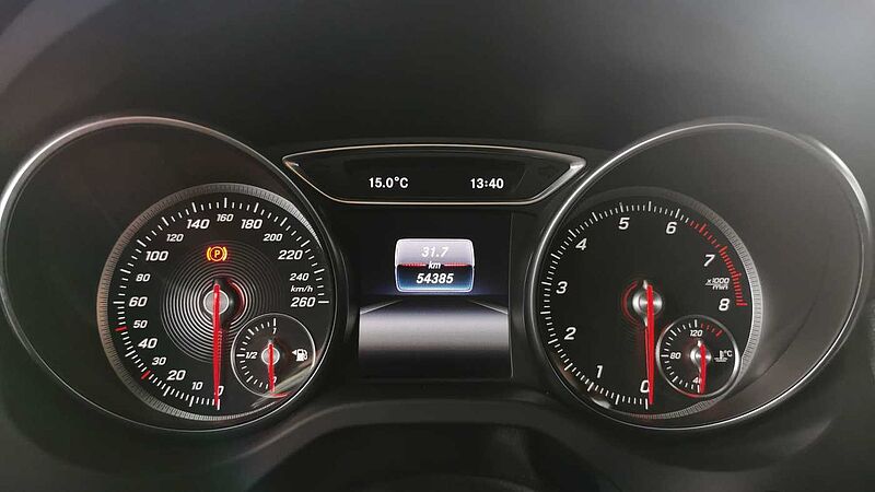 Mercedes-Benz GLA 180 Urban AHK | DAB | RFK