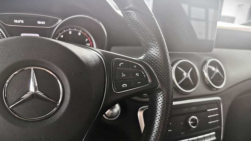 Mercedes-Benz GLA 180 Urban AHK | DAB | RFK