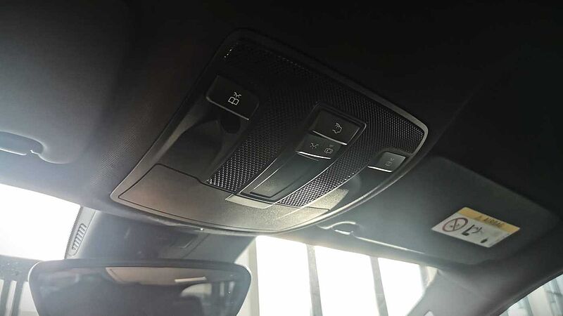 Mercedes-Benz GLA 180 Urban AHK | DAB | RFK