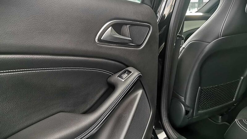 Mercedes-Benz GLA 180 Urban AHK | DAB | RFK