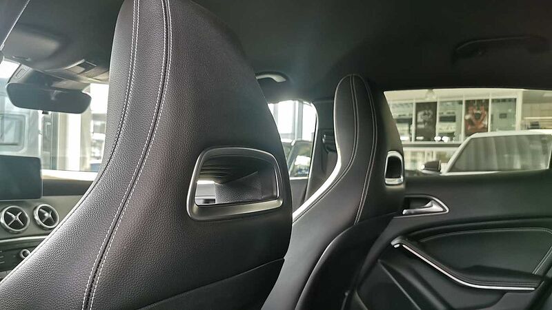 Mercedes-Benz GLA 180 Urban AHK | DAB | RFK