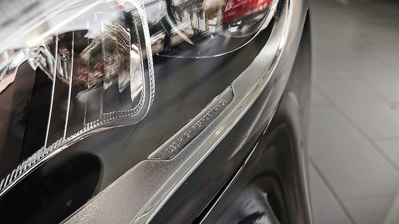 Mercedes-Benz GLA 180 Urban AHK | DAB | RFK
